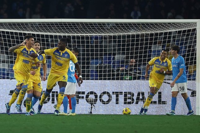 Selebrasi Enzo Barrenechea dkk. dalam laga Coppa Italia antara Napoli vs Frosinone, Rabu (20/12/2023). (c) La Presse via AP Photo/Alessandro Garofalo